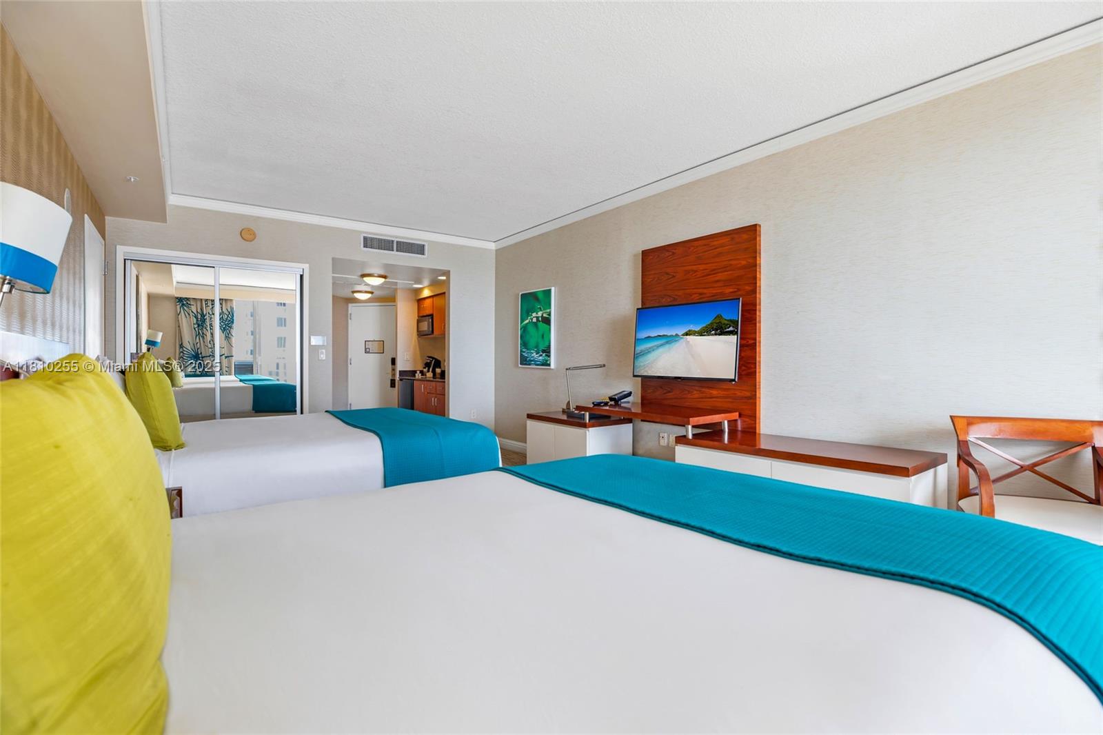 TRUMP INTERNATIONAL SONES - Residential