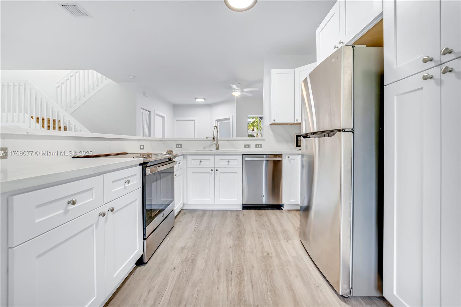 PEMBROKE SHORES - Residential