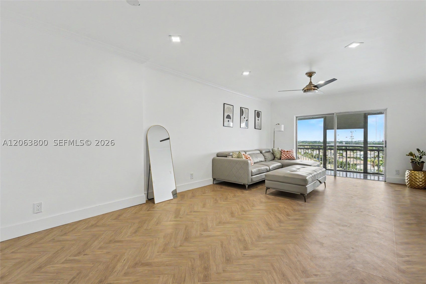 4400 Hillcrest Dr 1005A