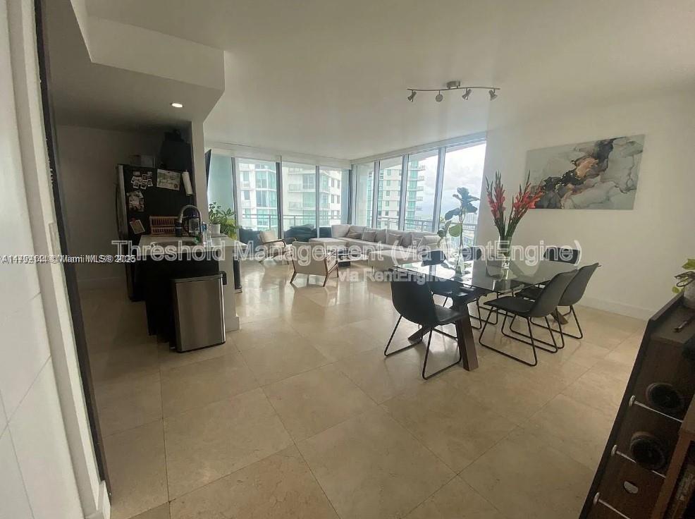 Spacious bright 3 bedroom/ 3 bathroom luxury condo with two big balconies and breathtaking views of Brickell skyline, downtown and Miami river. This apartment comes with stainless steel appliances, washer/ dryer, 1 double space parking and 2 storage units. Internet and cable also included. Walking distance to Brickell City Center, Mary Brickell Village, great restaurants, shops and supermarkets. The Ivy has many amazing amenities including 2 pools, hot tub, spa, clubroom, media room, fully equipped fitness center, business center, 24 hour concierge and valet parking. This wonderful gated community also offers a large dog park, kids playground and a riverwalk path. Easy access to I-95 and Biscayne blvd.