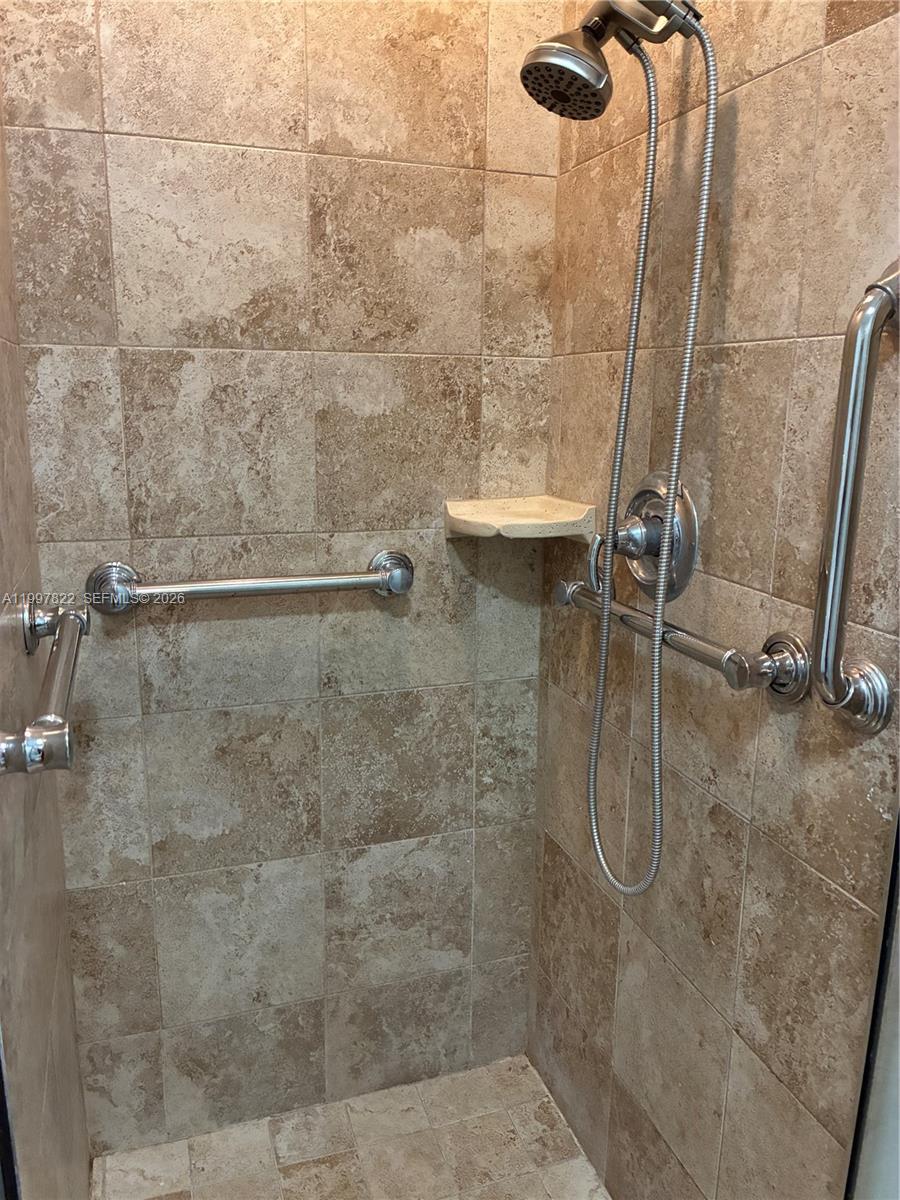 KINGS POINT - Residential