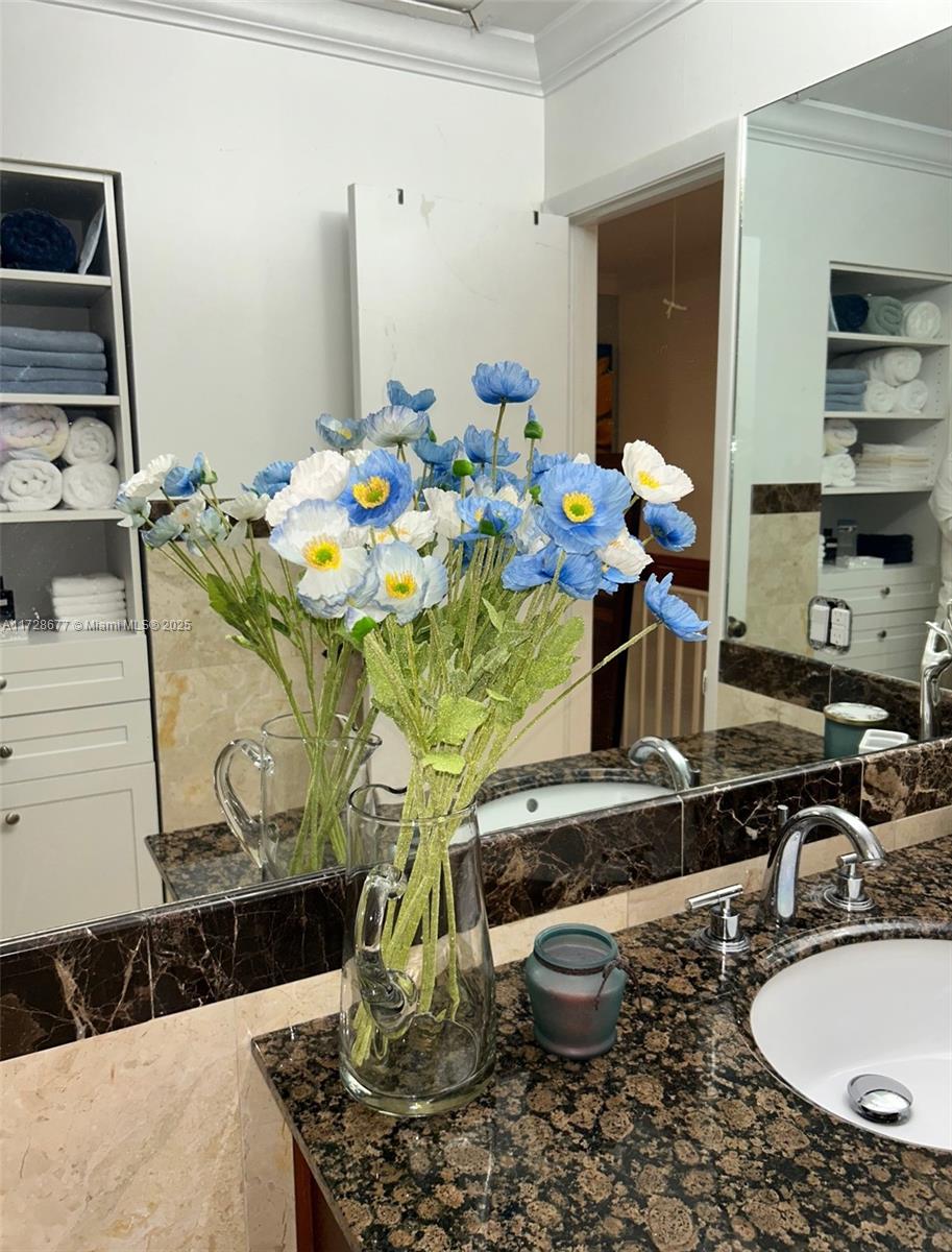 LA HACIENDA COUNTRY CLUB - Residential