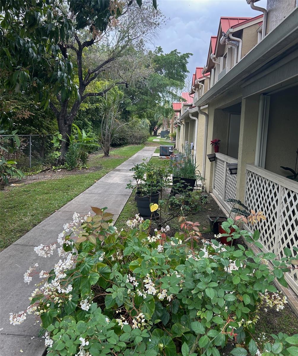 LA HACIENDA COUNTRY CLUB - Residential