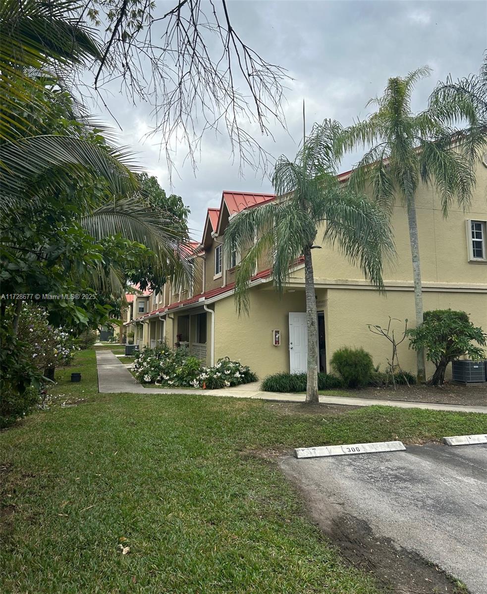 LA HACIENDA COUNTRY CLUB - Residential