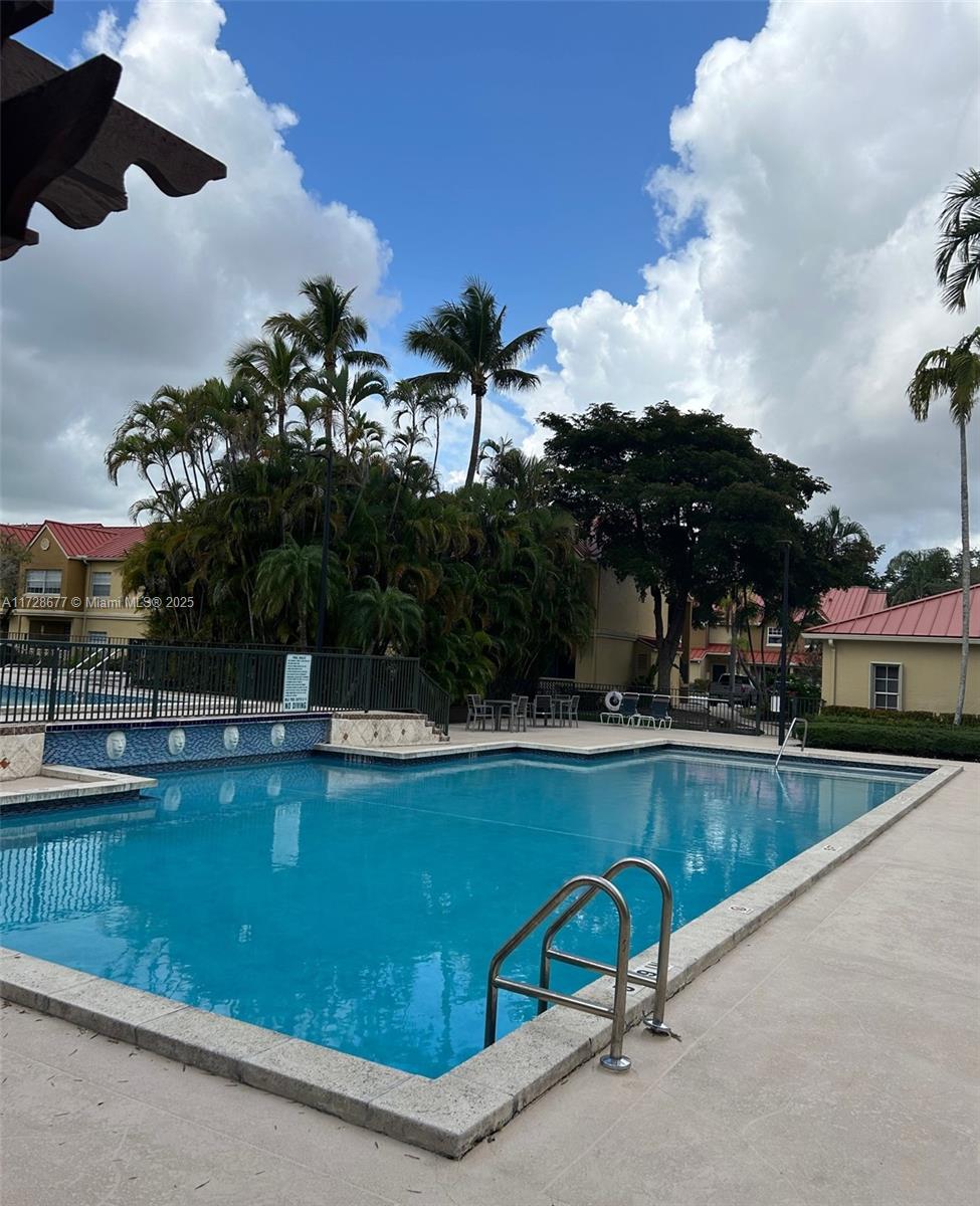 LA HACIENDA COUNTRY CLUB - Residential