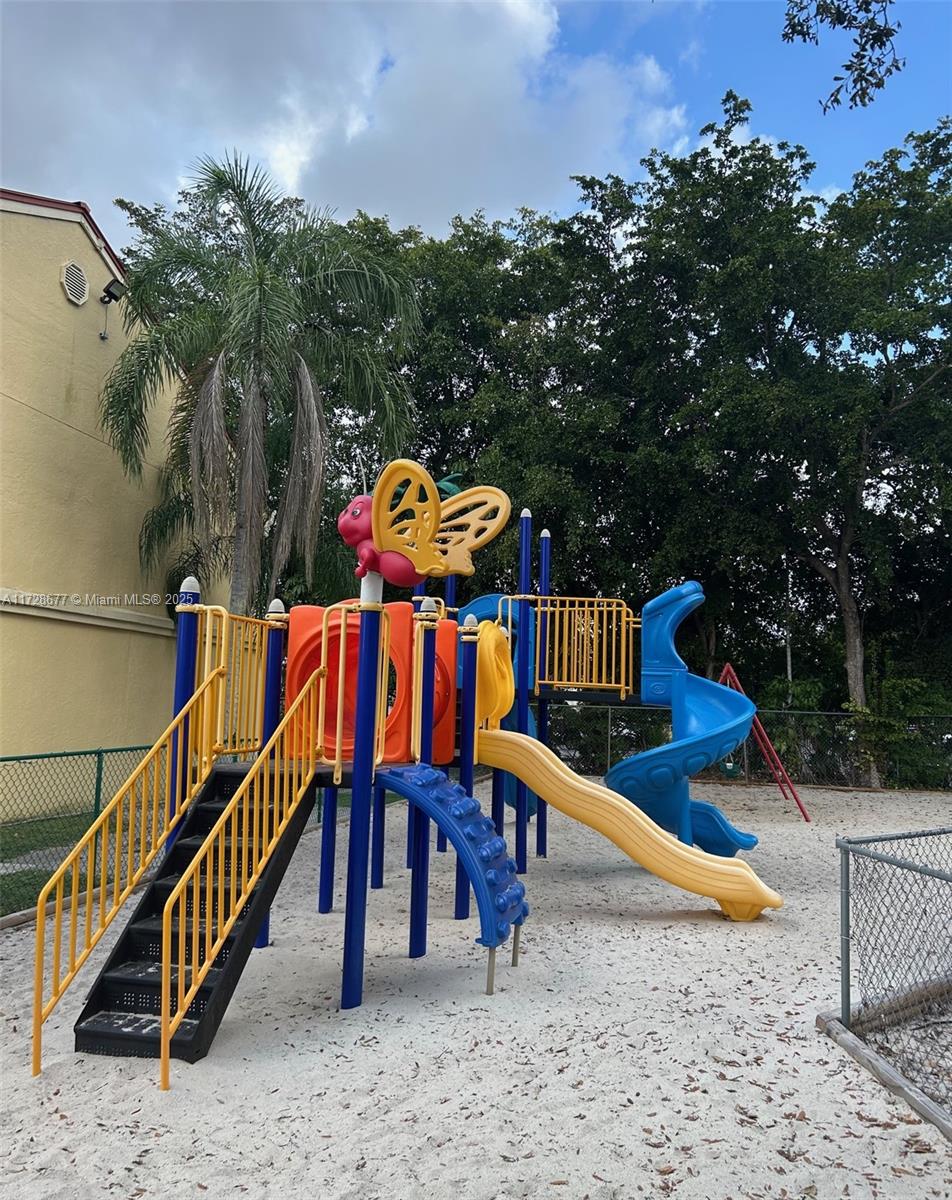 LA HACIENDA COUNTRY CLUB - Residential