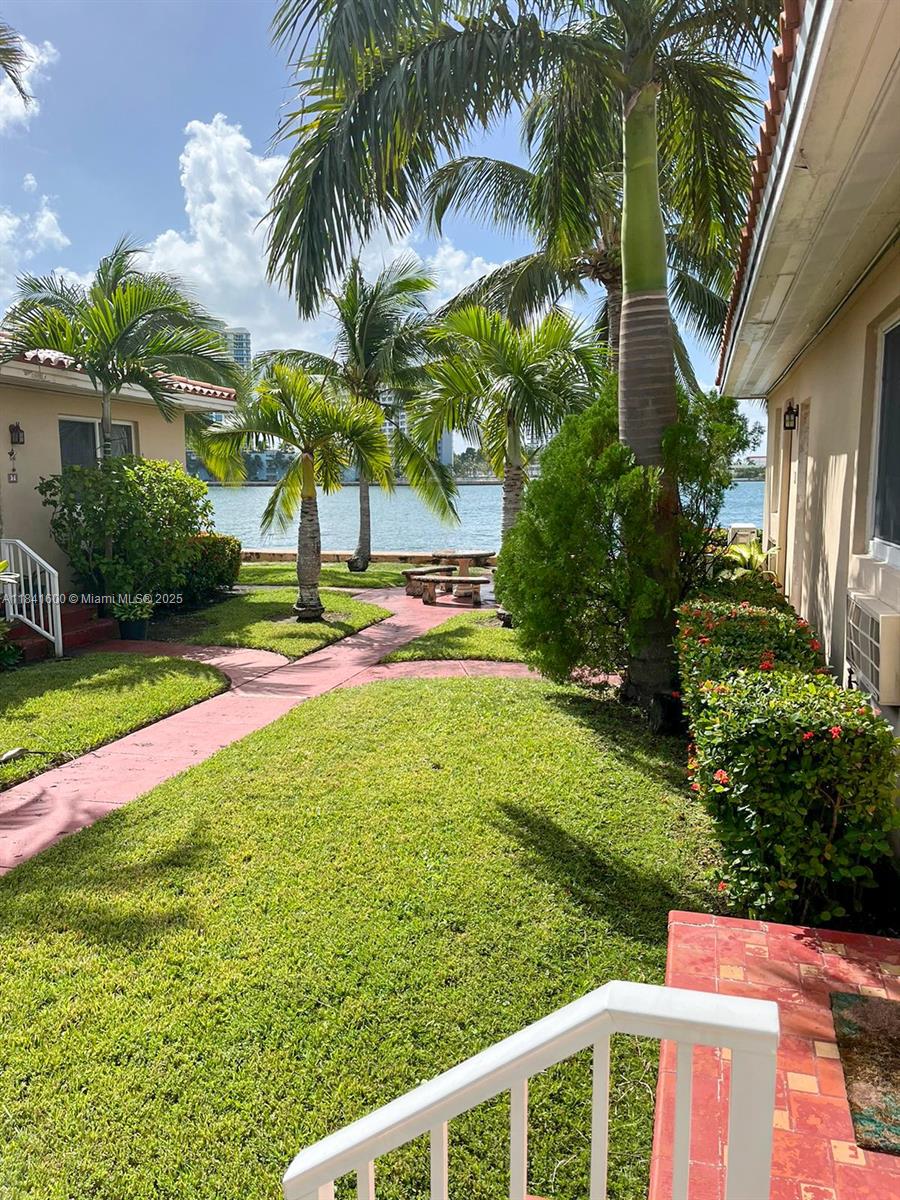 ENCLAVE WATERSIDE VILLAS - Residential