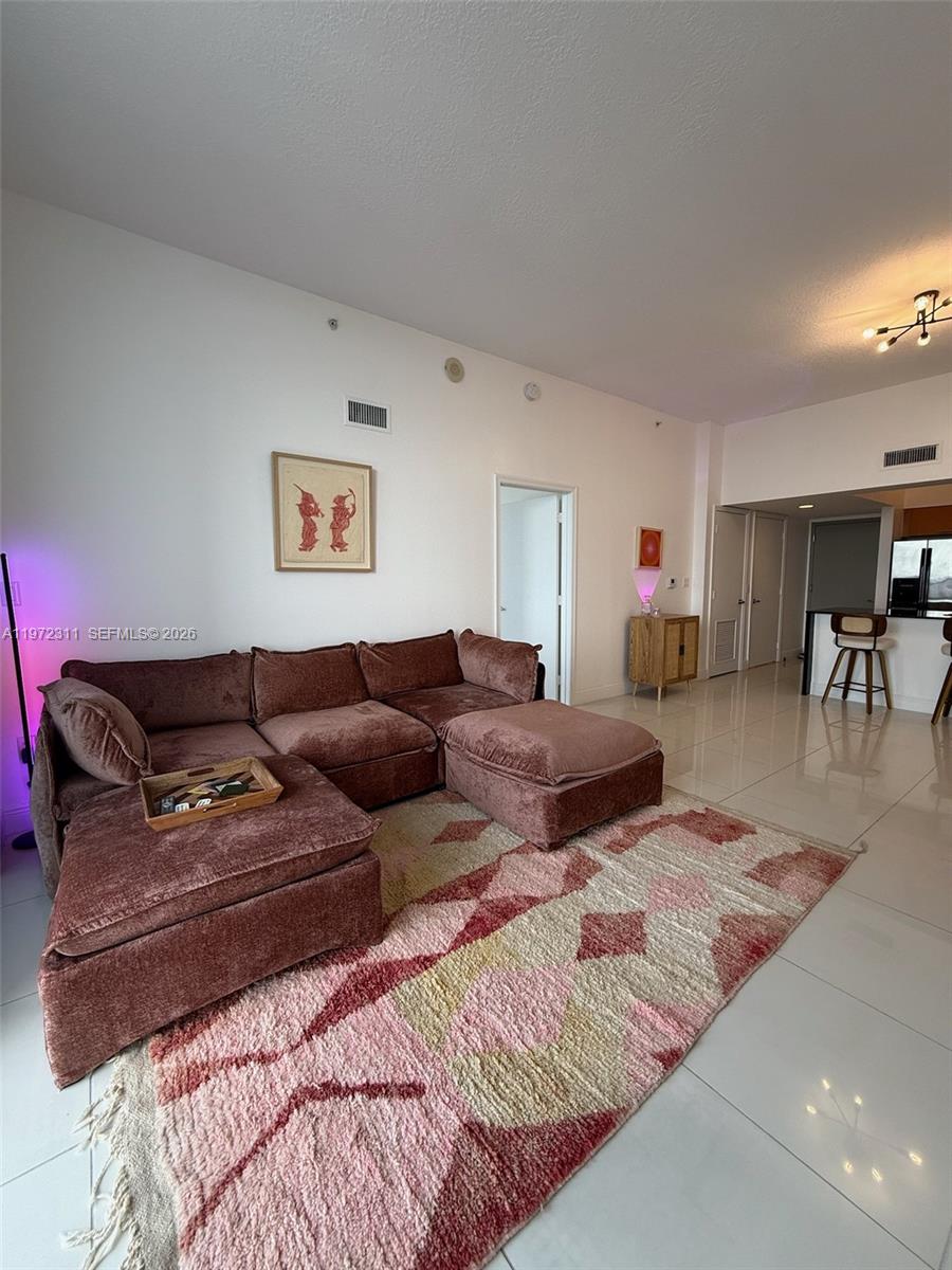 1750 N Bayshore Dr 5611