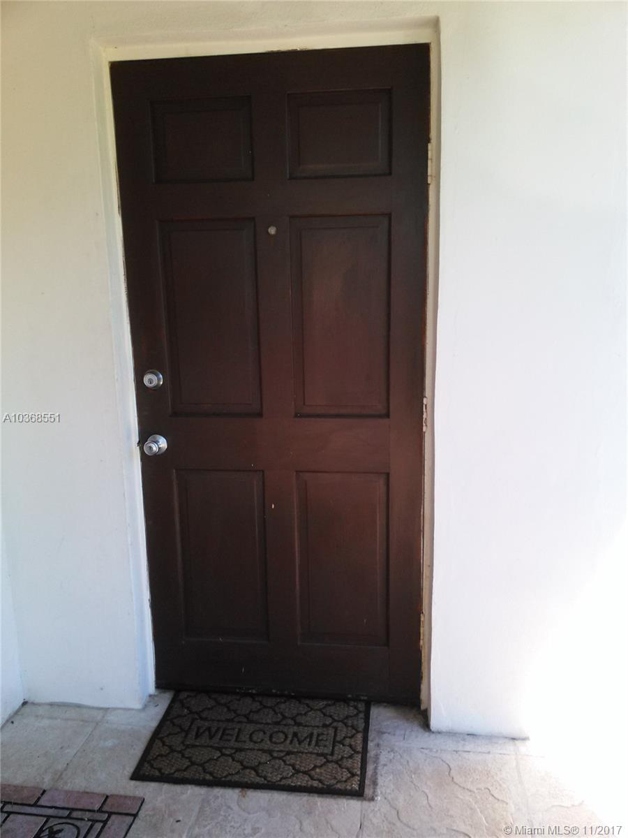 Bright and airy efficiency in tranquil NMB neighborhood. Unit has kitchenette, refrigerator & bathroom, one closet, and hurricane impact windows with blinds. Parking space available. Electricity and water included in price.