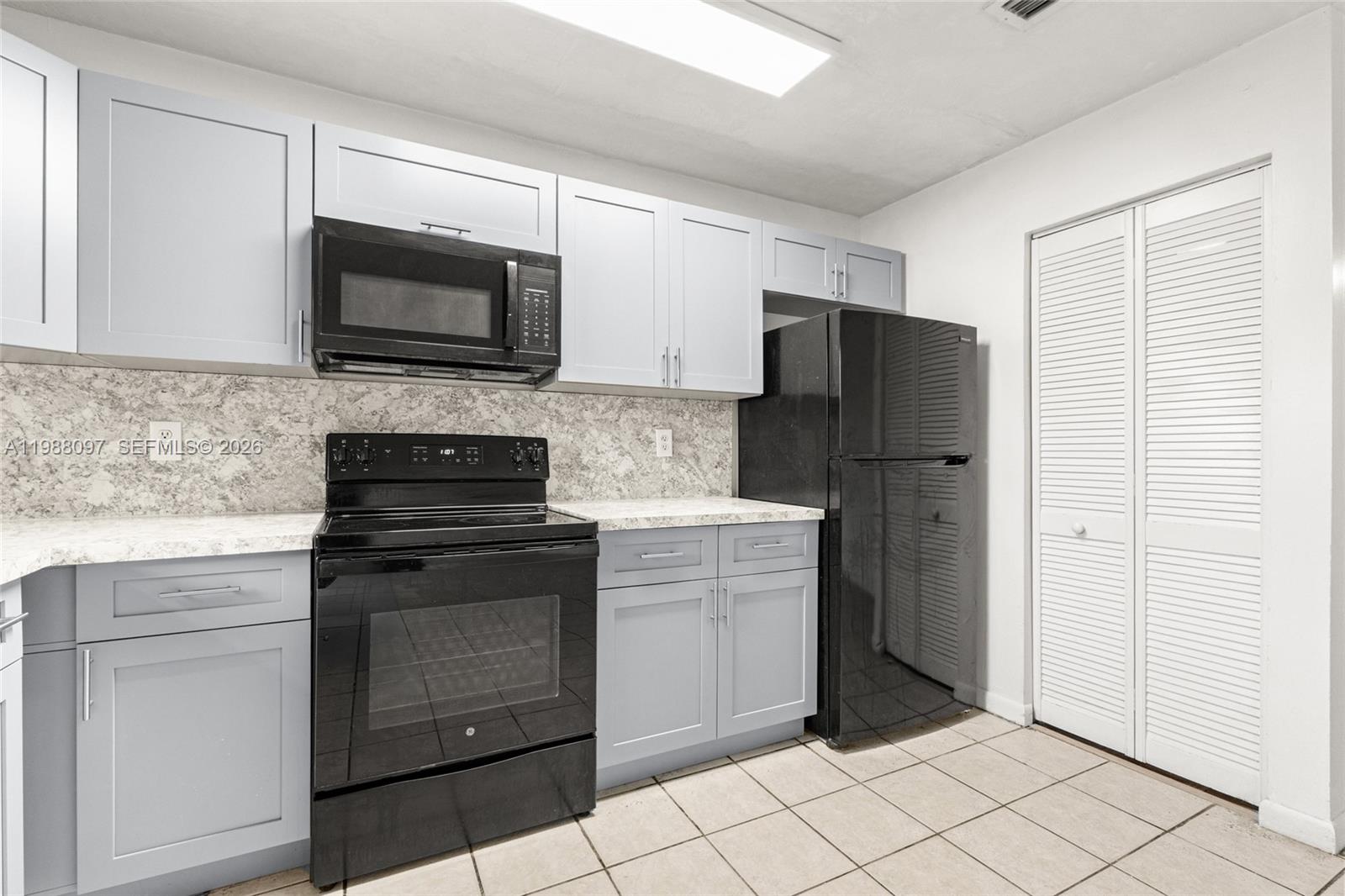 SEAPINES - Residential Lease