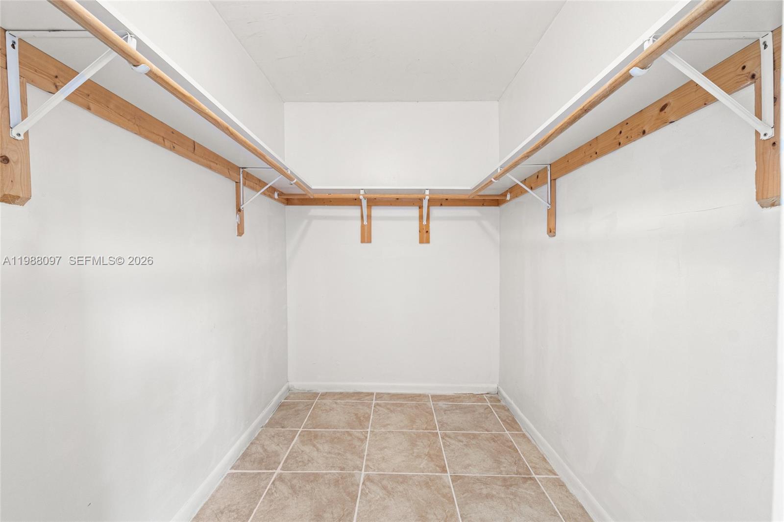 SEAPINES - Residential Lease