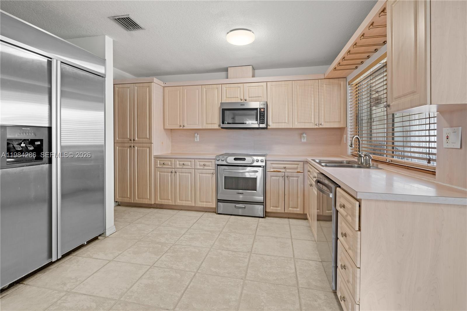 HAMMOCKS SHORES 2ND ADDN - Residential