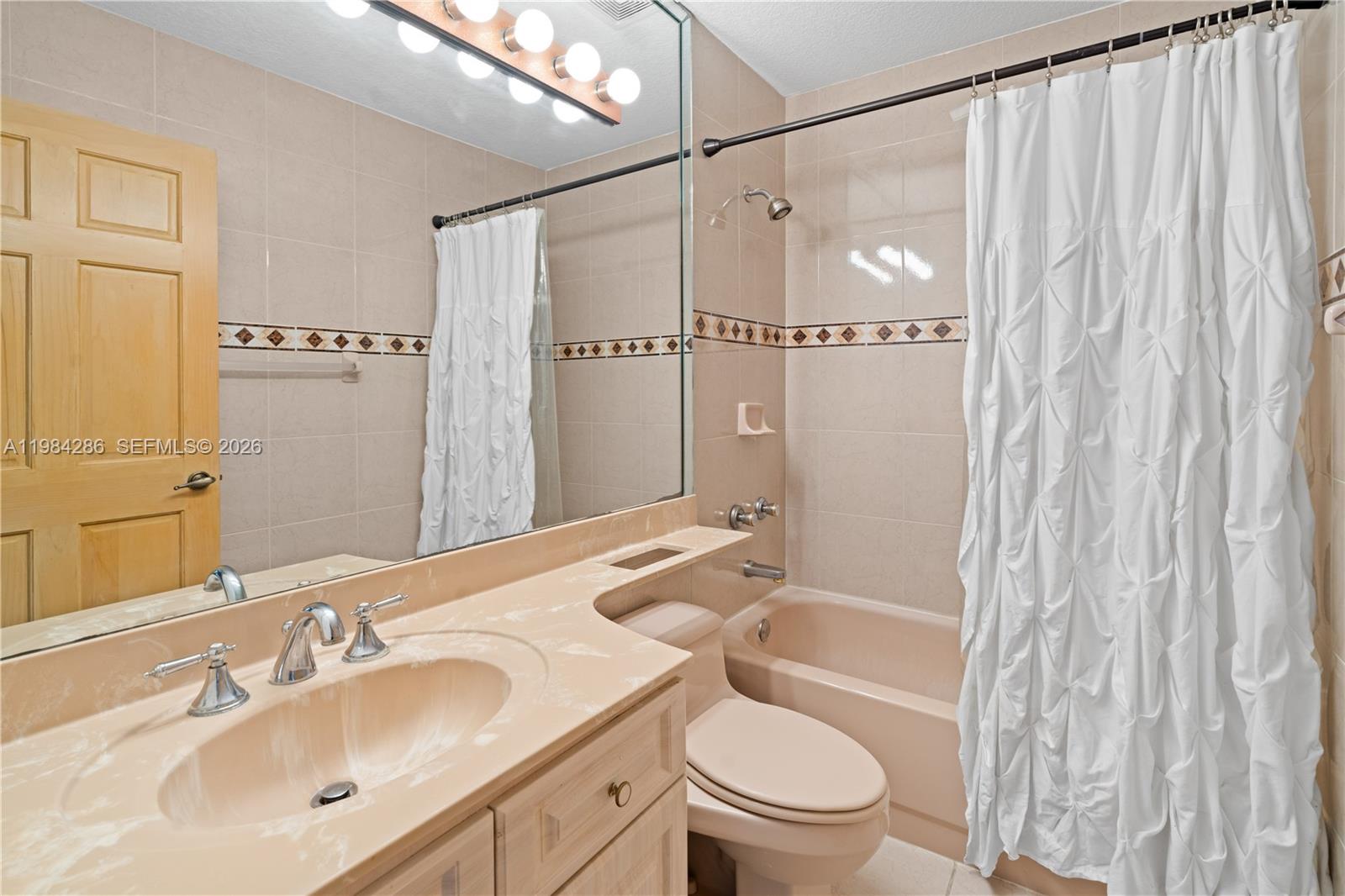 HAMMOCKS SHORES 2ND ADDN - Residential