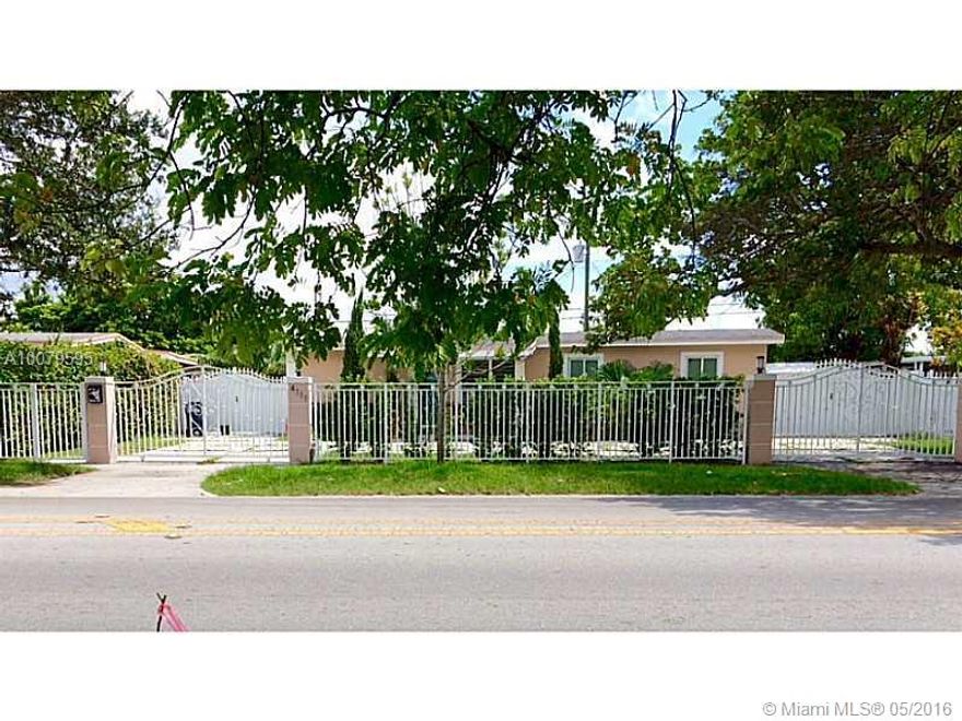 Very desirable Westchester area with few active rentals, Accessible to the turnpike, 826, A+ schools, shopping, Kendall Regional, and Baptist Hospital. Included window treatments, stainless steel appliances, and an electronic gate for your privacy. First, Last, and Security.


Pets welcome with deposit. Must have paystubs, background check, and no evictions please. Looking for great tenants!