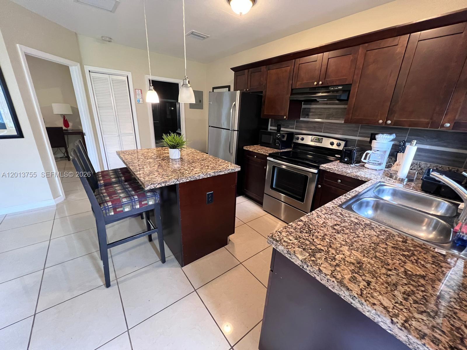 HOLLYWOOD SOUTH SIDE ADD - Residential Lease