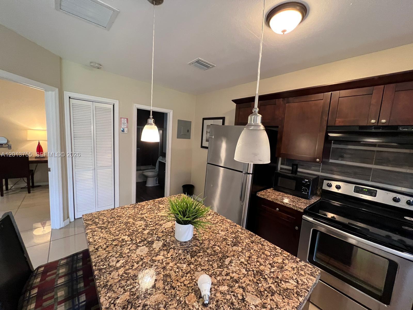 HOLLYWOOD SOUTH SIDE ADD - Residential Lease