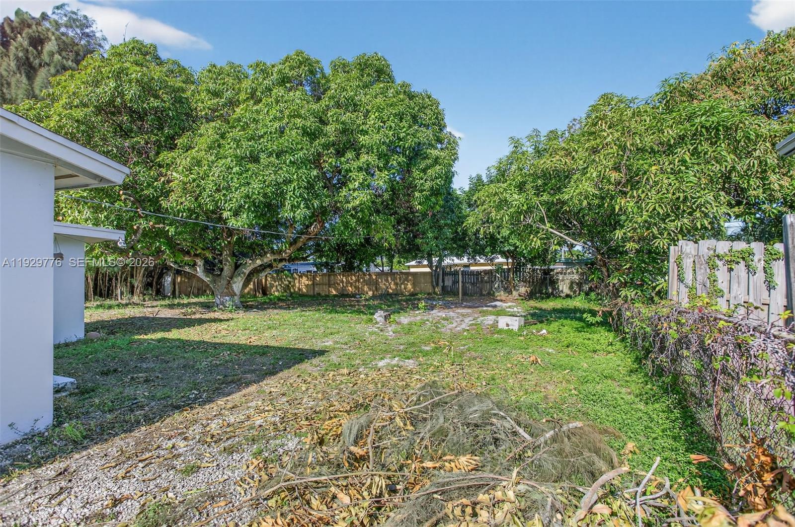 LAUDERDALE VILLAS - Residential