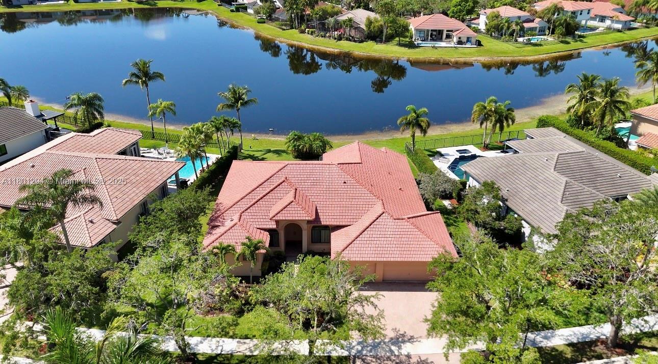 Property for Sale at 2701 Edgewater Ct, Weston, Broward County, Florida - Bedrooms: 3 
Bathrooms: 3  - $1,200,000