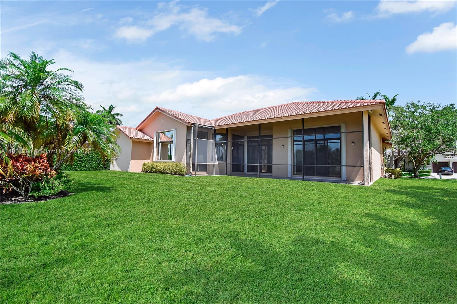 2701 Edgewater Ct