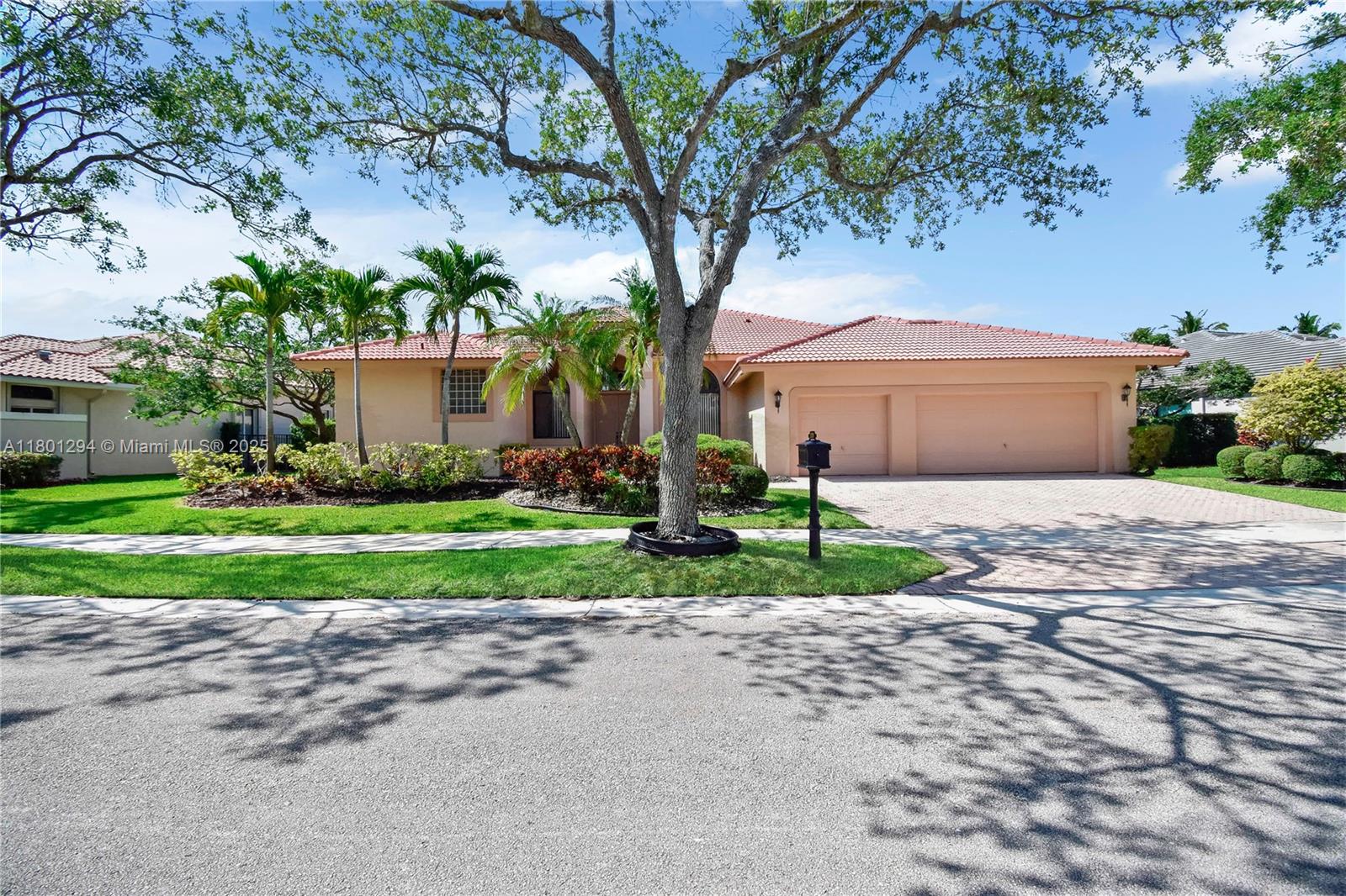 2701 Edgewater Ct