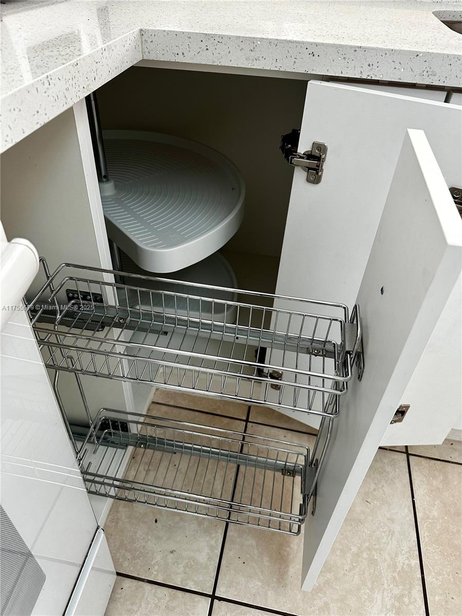 VISCONTI CONDO - Residential