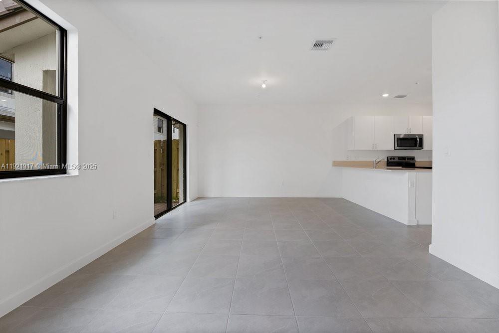 SUNSET PINES - Residential Lease