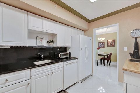 Condominium in Hollywood FL 2501 Ocean Dr Dr 10.jpg