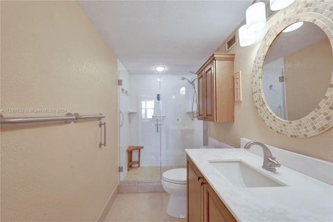 Condominium in Hollywood FL 2501 Ocean Dr Dr 17.jpg