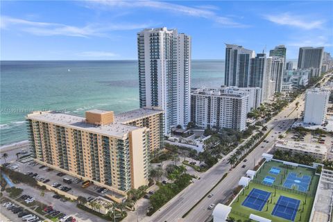 Condominium in Hollywood FL 2501 Ocean Dr Dr 40.jpg