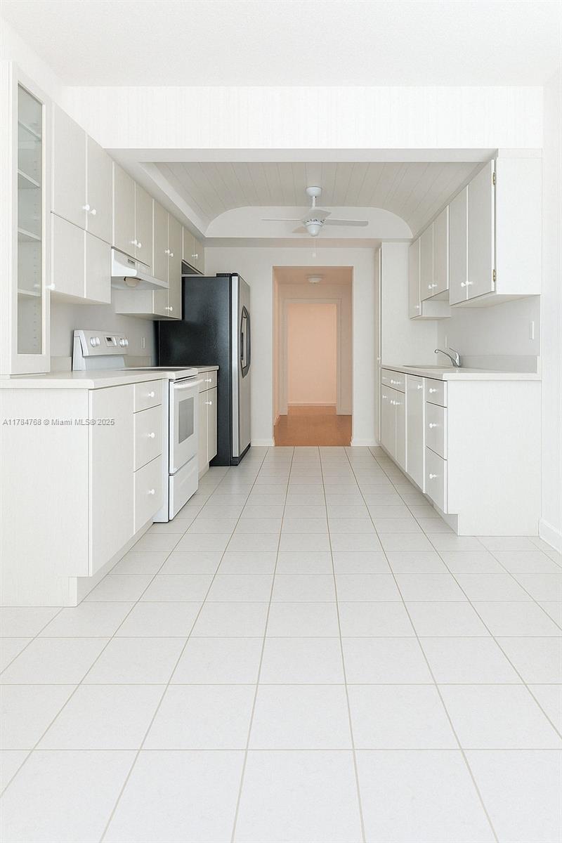 LAKE POINT TOWER CONDOMIN - Residential