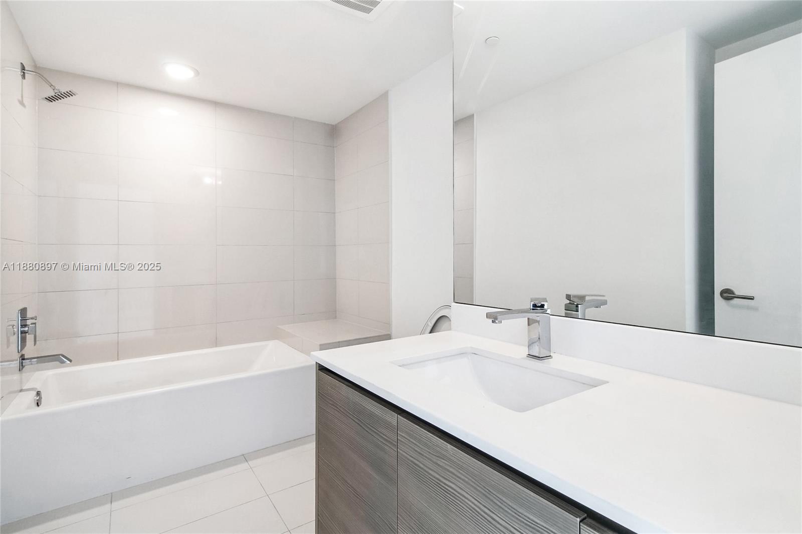 ICON BAY CONDO - Residential Lease