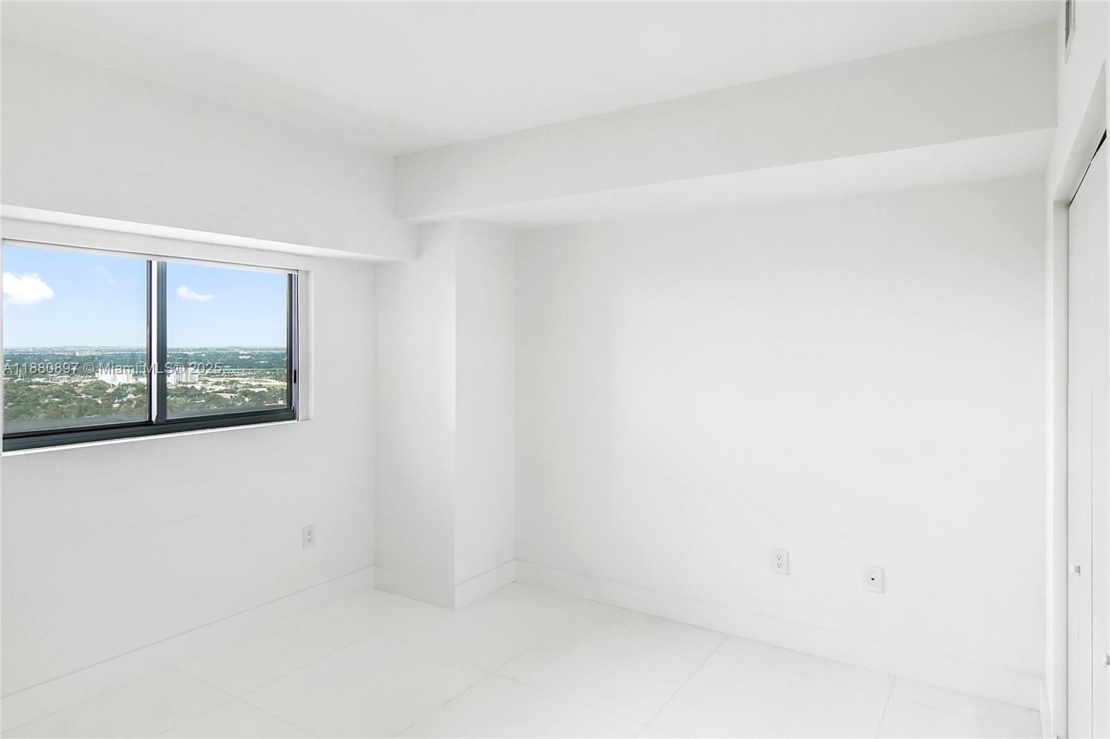 ICON BAY CONDO - Residential Lease
