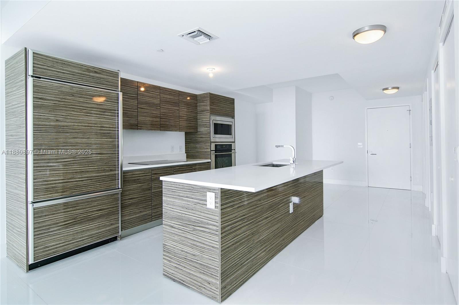ICON BAY CONDO - Residential Lease