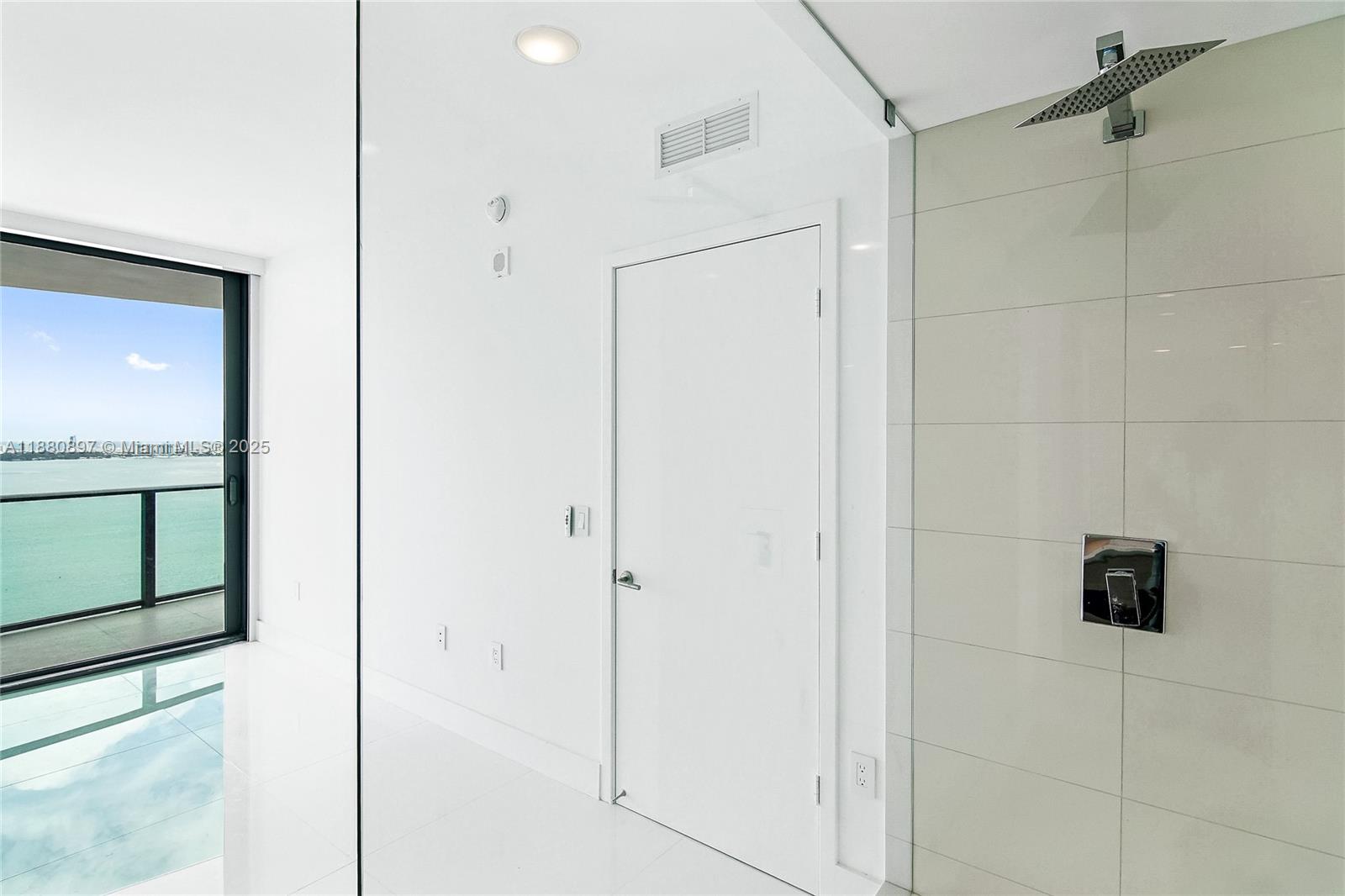 ICON BAY CONDO - Residential Lease