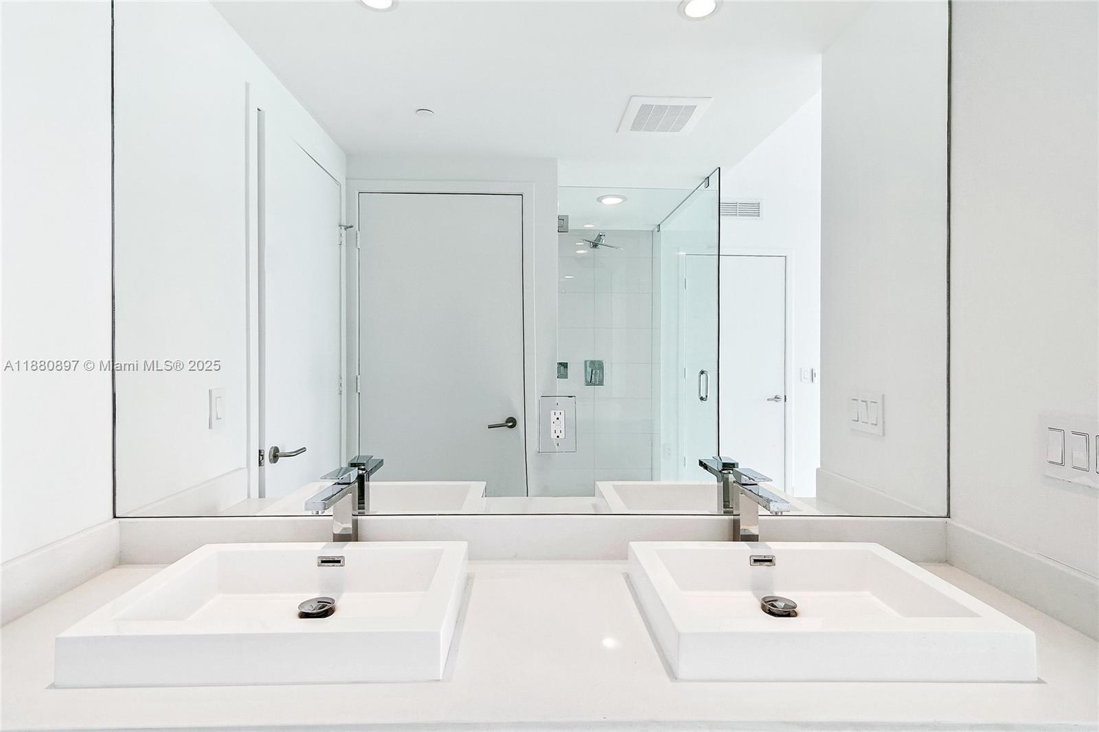 ICON BAY CONDO - Residential Lease