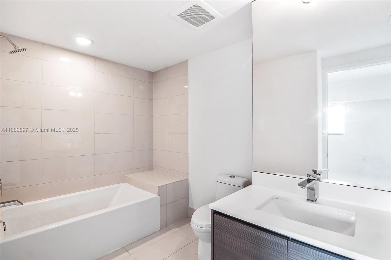 ICON BAY CONDO - Residential Lease