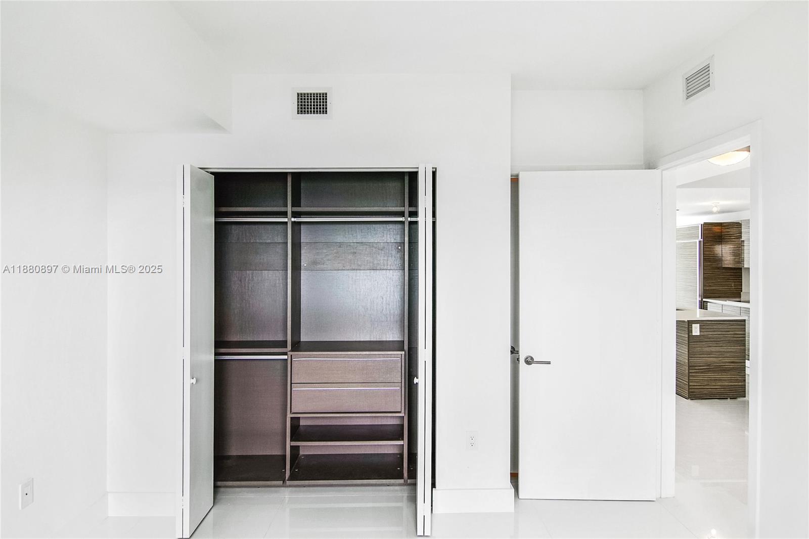 ICON BAY CONDO - Residential Lease