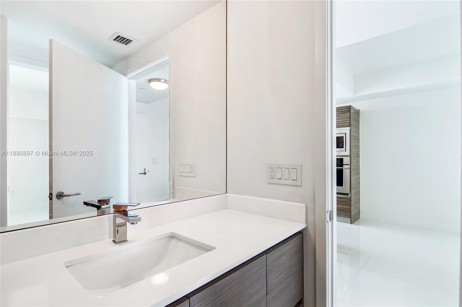 ICON BAY CONDO - Residential Lease