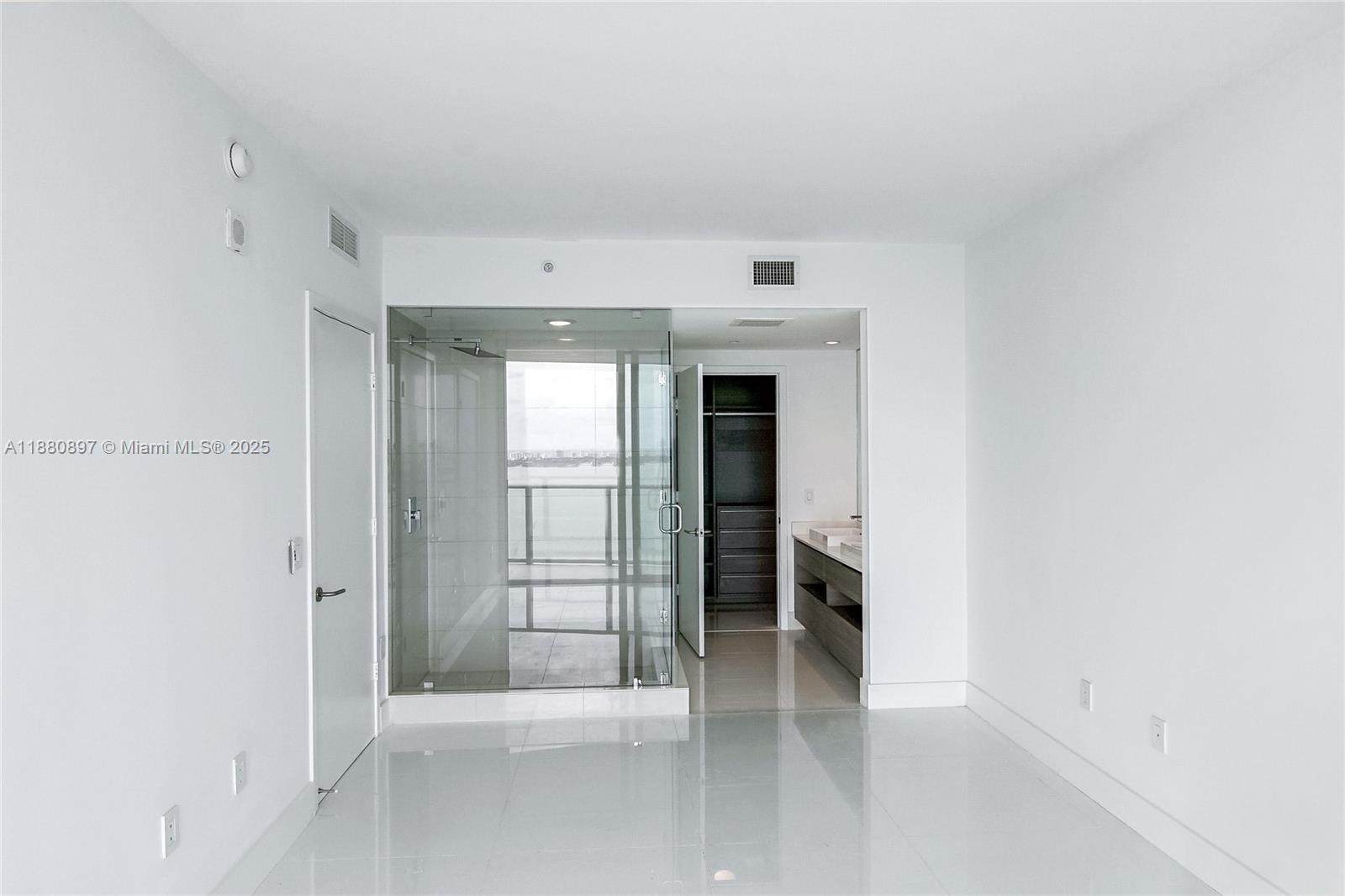 ICON BAY CONDO - Residential Lease
