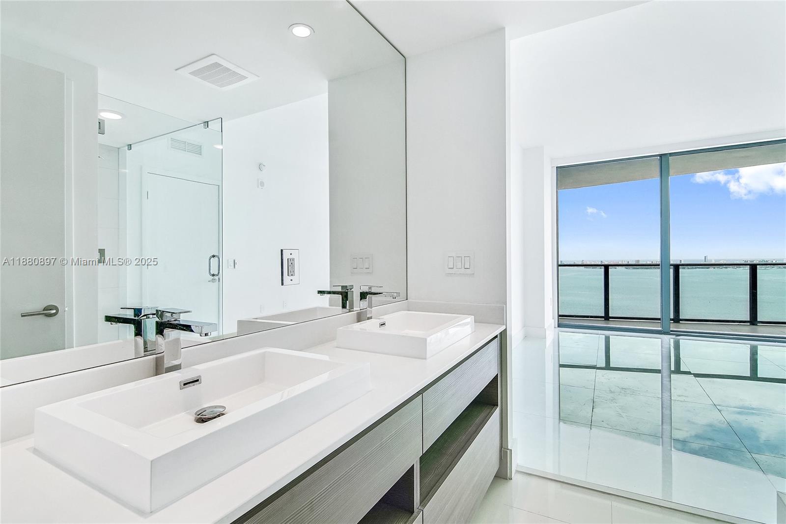 ICON BAY CONDO - Residential Lease