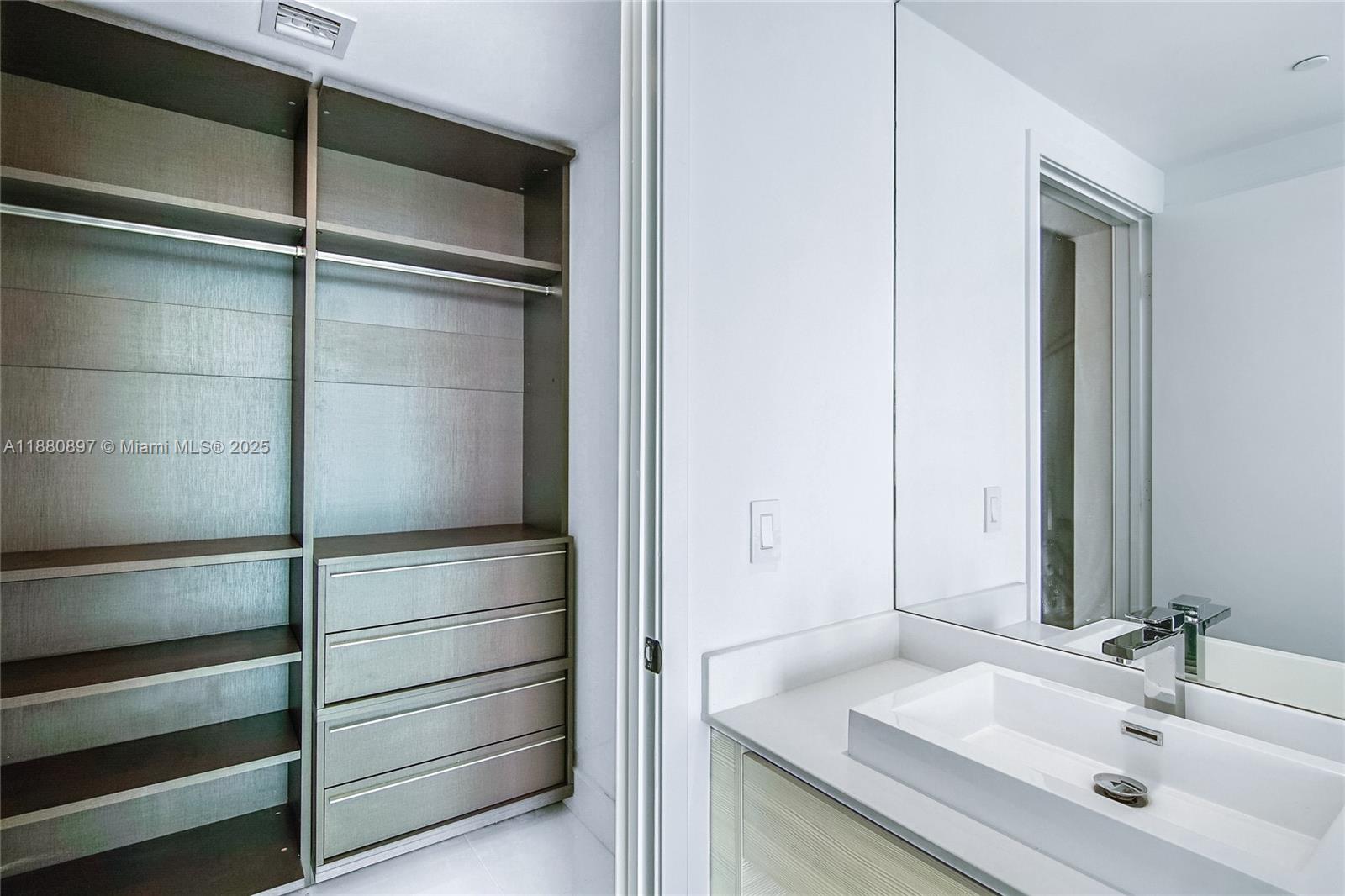 ICON BAY CONDO - Residential Lease