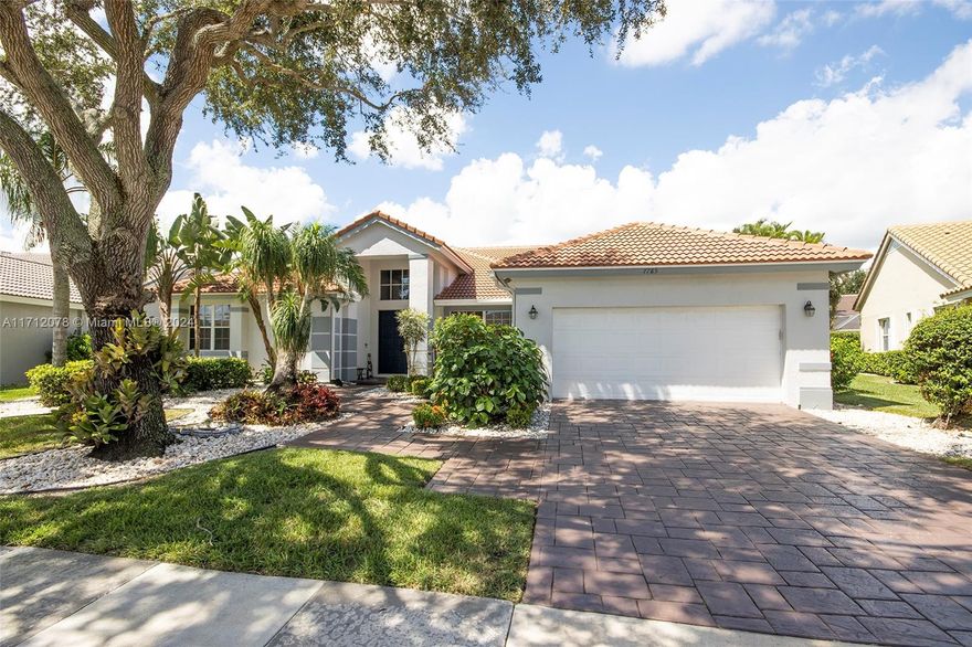 PRICED TO SELL! VERY MOTIVATED SELLER! BRING ALL OFFERS! UPDATED/MOVE-IN READY 3/2/2 in Aberdeen. Spacious, single-story home w/ vaulted ceilings, split floor plan, huge screened patio, separate laundry room. Brand new kitchen w/ great storage/counter space, unique quartz counters/backsplash, new top of the line S/S appliances, opens to large family room - perfect for entertaining. New luxury vinyl flooring throughout. Master BR has two huge walk-in closets. Updated bathrooms - new vanities w/ quartz counters, LED mirrors, separate linen cabinet in master. Recent updates include interior/exterior painting, roof pressure cleaned, landscaping updated, new water heater and more! HOA includes cable/landscaping. ABERDEEN CC HAS A MANDATORY MEMBERSHIP. Don't miss out on this great opportunity!