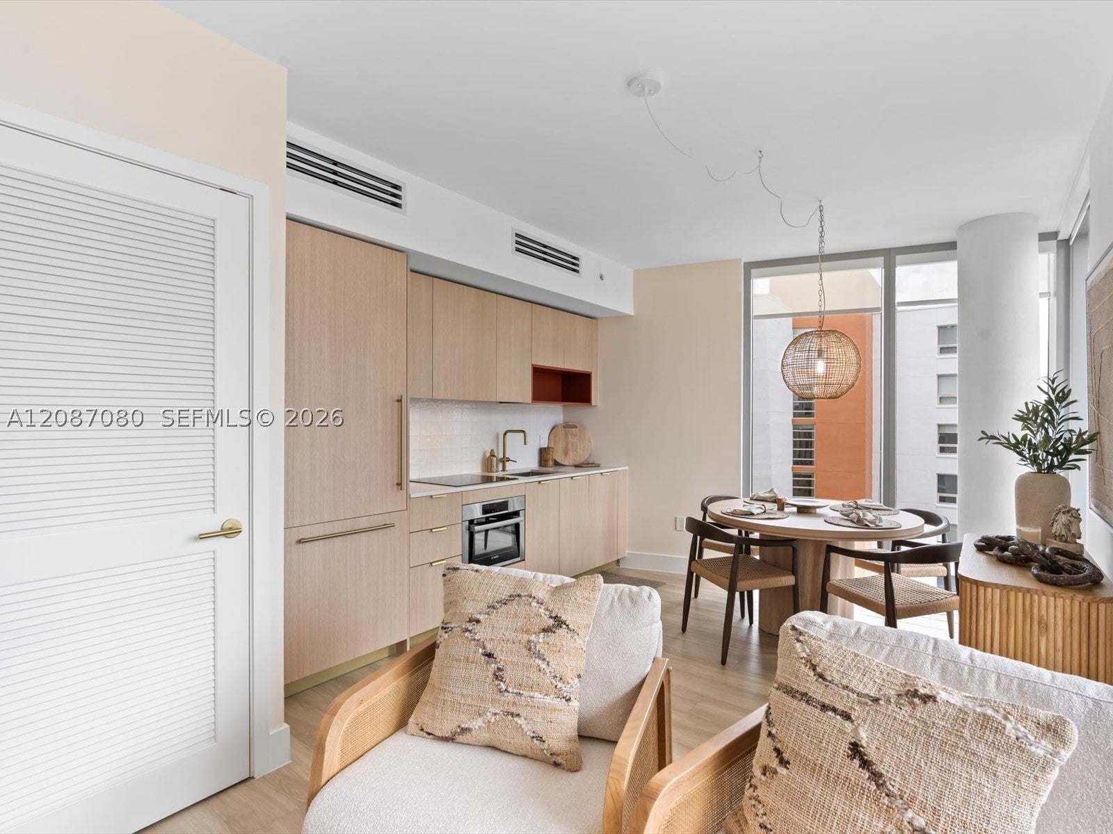 90 NE 32 ST MAIMI,FL 1012