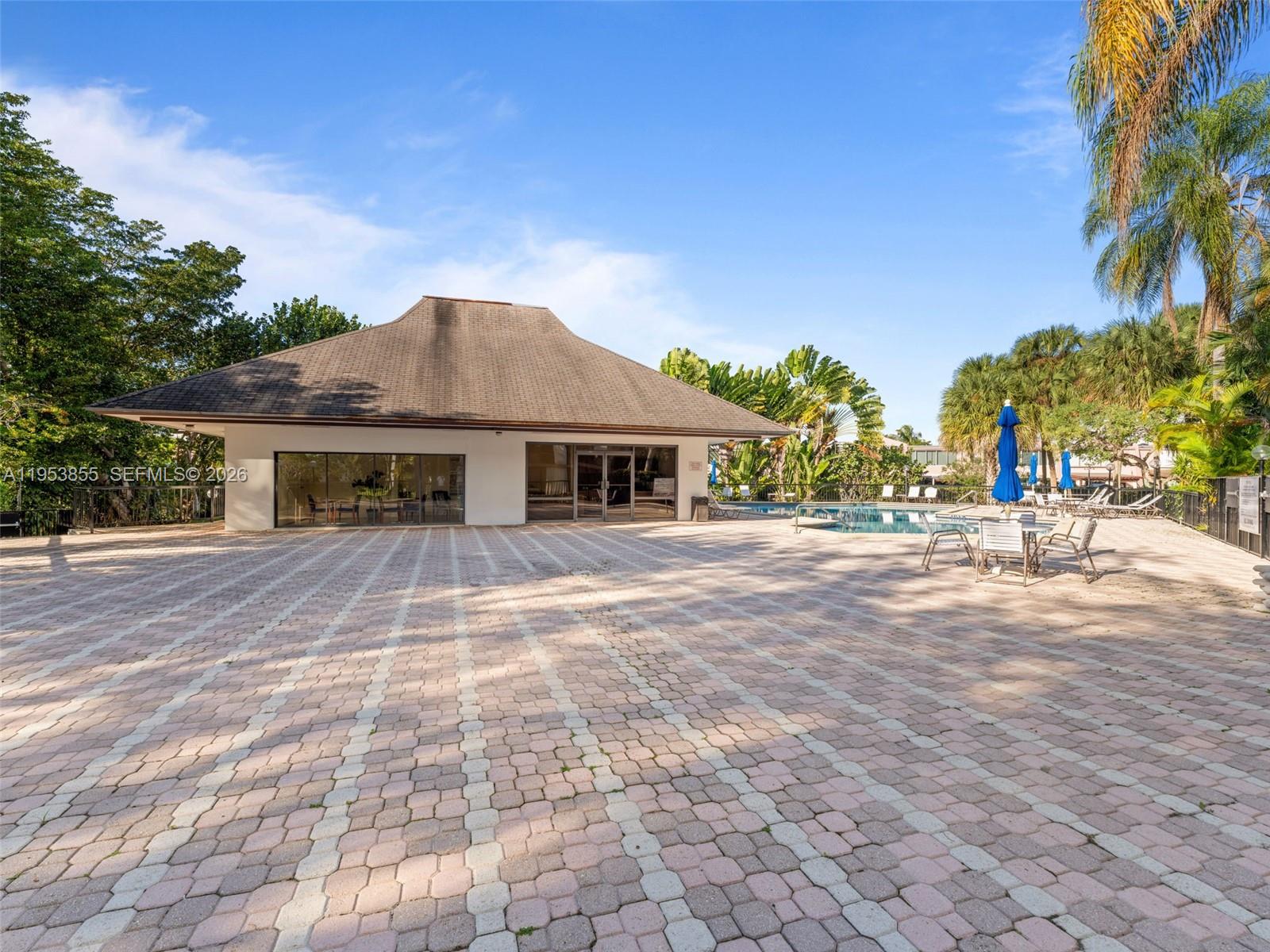 TOWERS OF KENDALE LAKES C - Residential