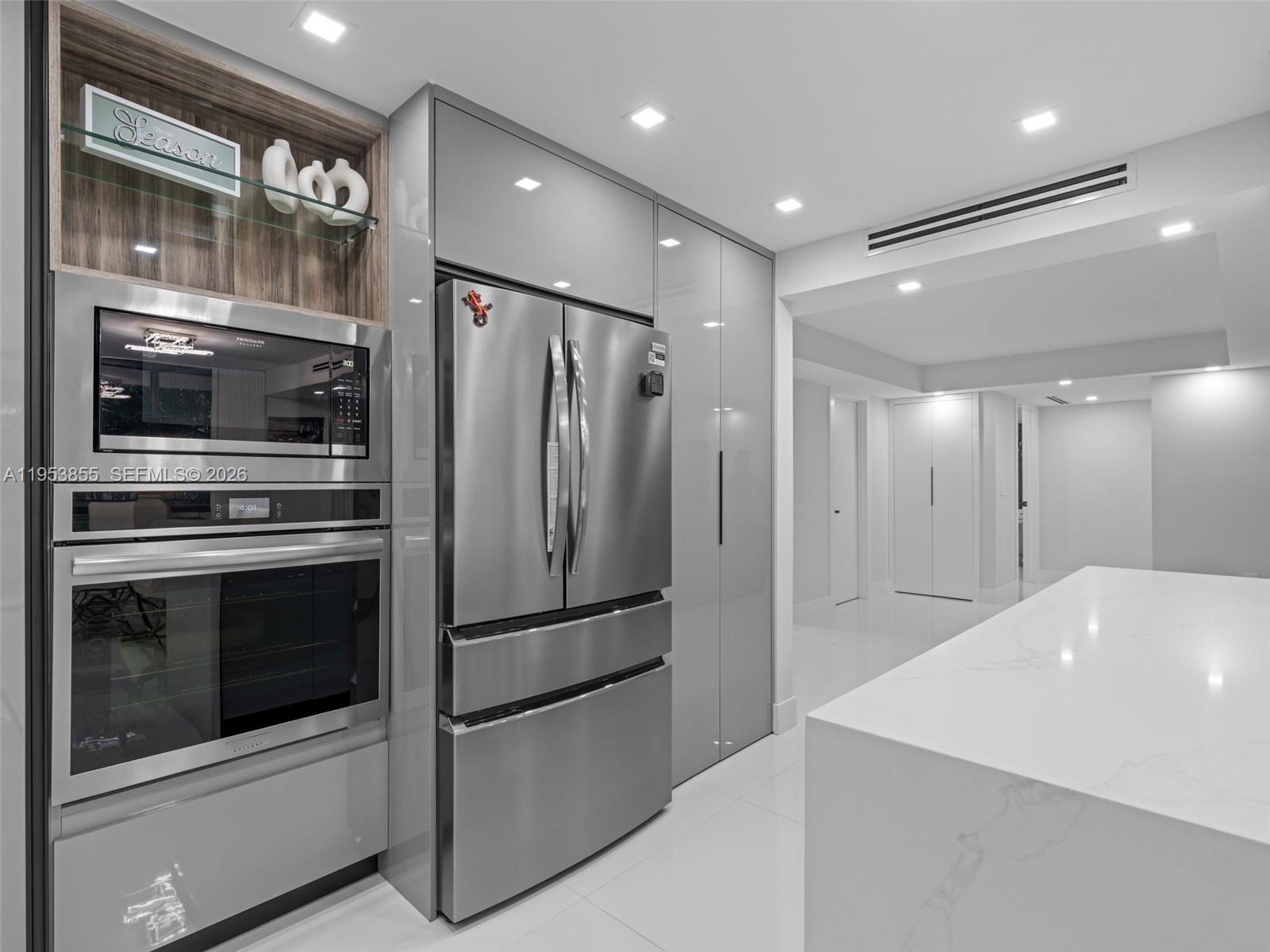 TOWERS OF KENDALE LAKES C - Residential