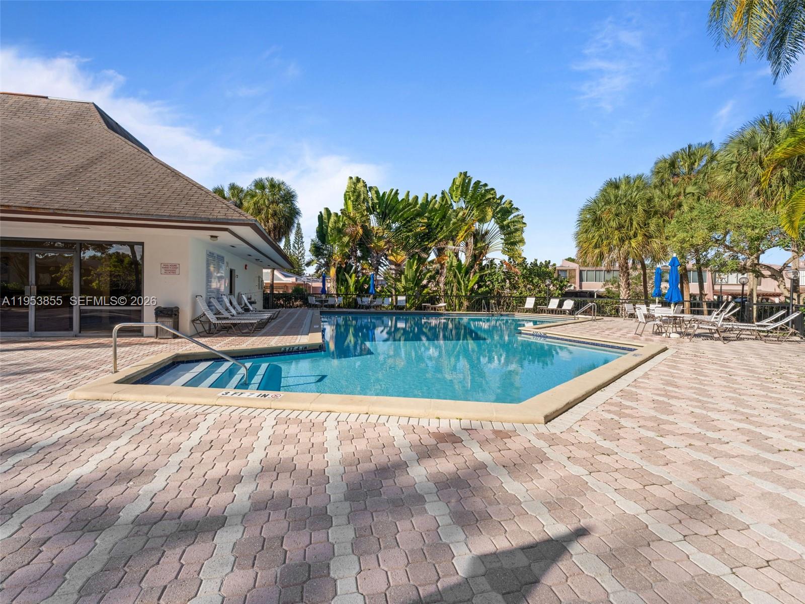 TOWERS OF KENDALE LAKES C - Residential