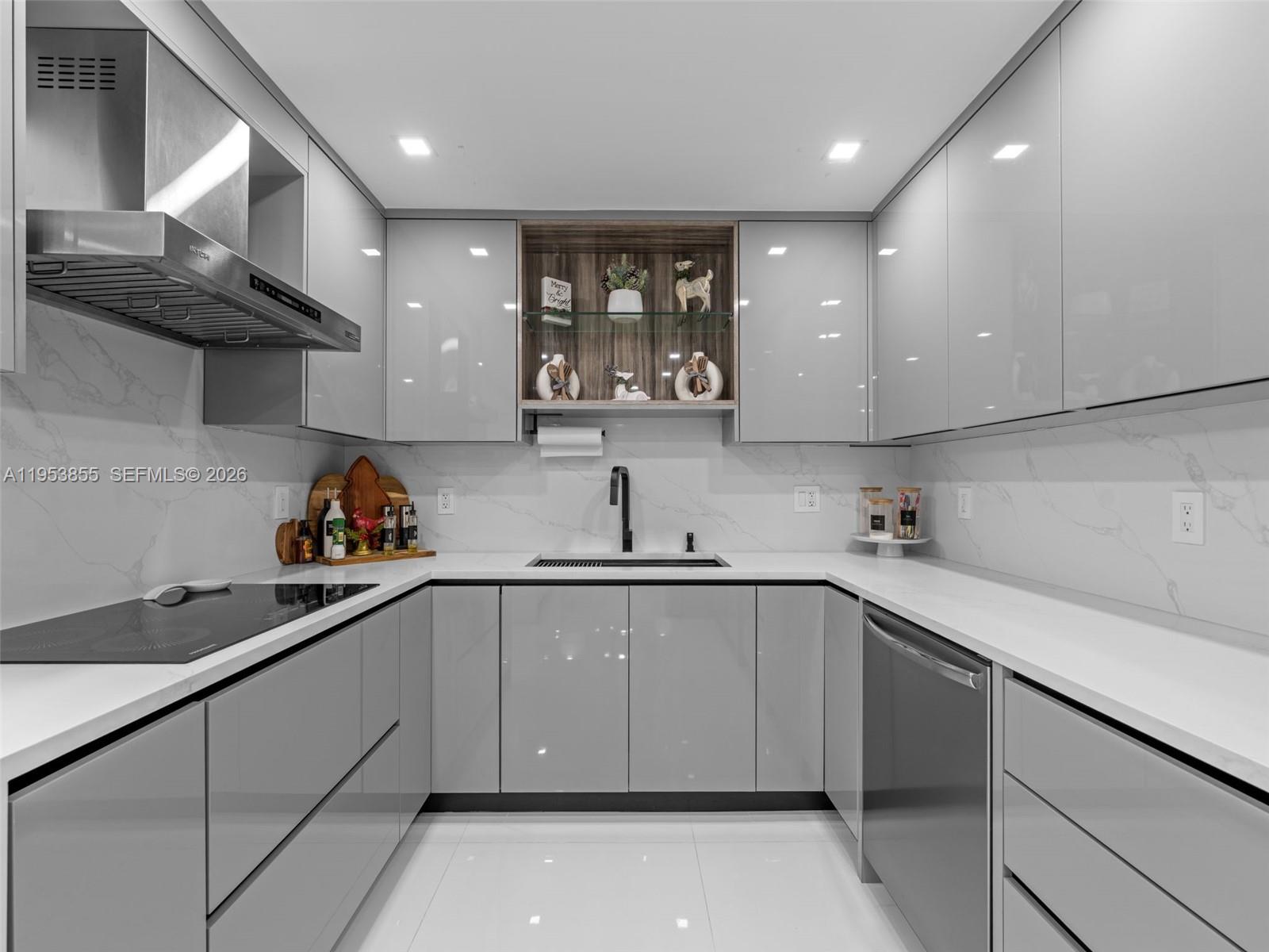 TOWERS OF KENDALE LAKES C - Residential