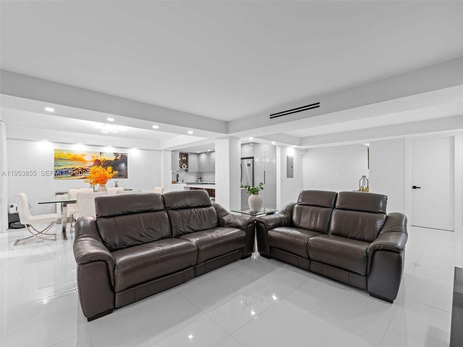 TOWERS OF KENDALE LAKES C - Residential