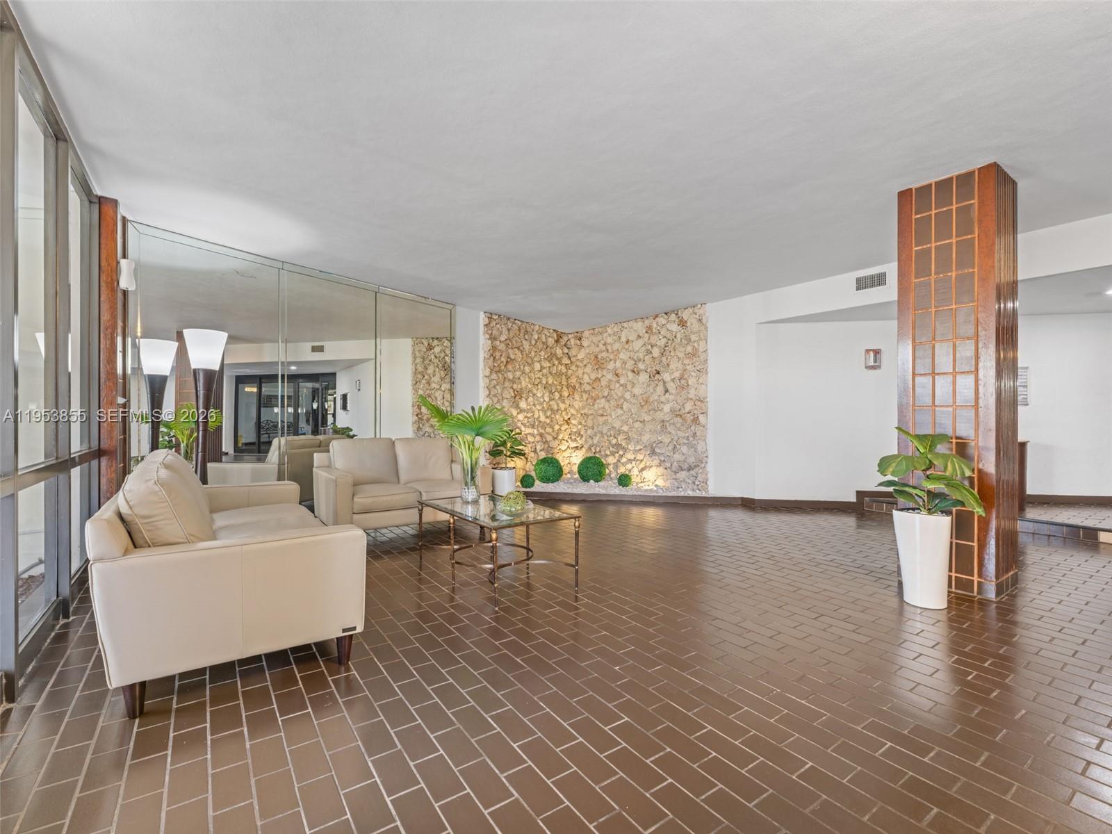 TOWERS OF KENDALE LAKES C - Residential