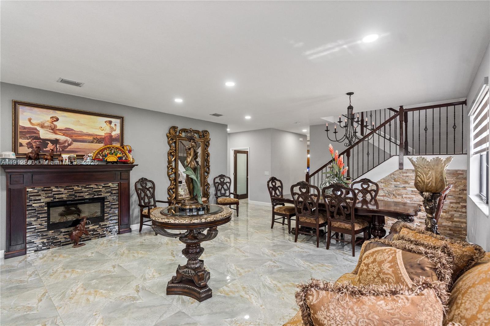 COCO PALM ESTATES - Residential